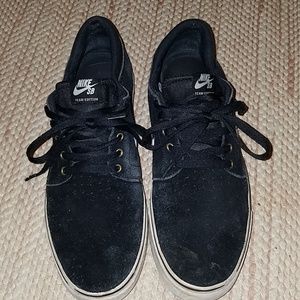 NIKE SB,Black skater sneakers. Size 11